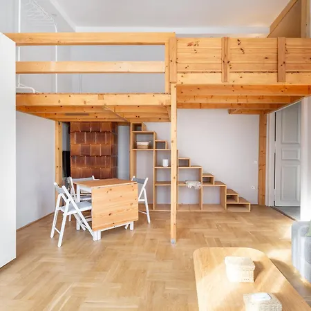 V26 Freedom شقة بودابست